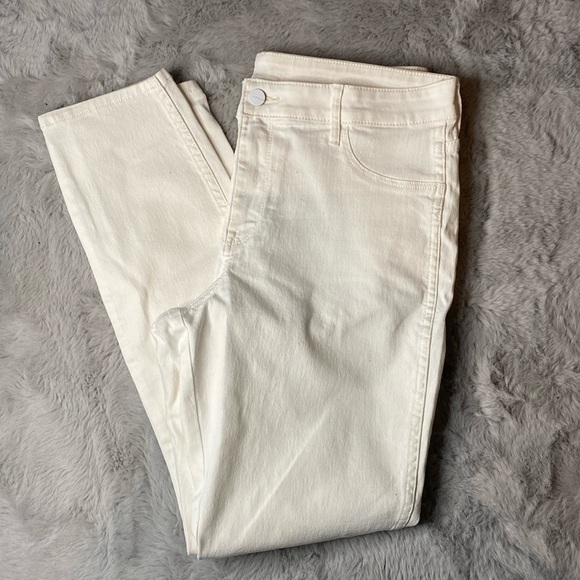 H&M Denim - &Denim H&M White Skinny Ankle Regular Waist Jeans Size 32